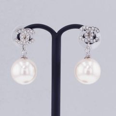 【中古】 CHANEL （シャネル） ｽｳｨﾝｸﾞ CCｺｺﾏｰｸ ﾗｲﾝｽﾄｰﾝﾊﾟｰﾙﾋﾟｱｽ ブランドジュエリー ピアス/イヤリング silver シルバー A36138 used:A