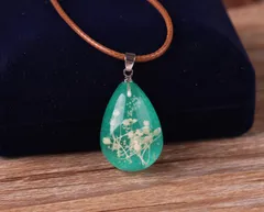 ハンドメイド　レジン青空白雲月光ネックレス 夜光の森樹脂ペンダント　ネックレス