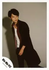 【中古】生写真(ジャニーズ) Kis-My-Ft2/玉森裕太/膝上・衣装黒白赤・体左向き・目線右・背景グレー/「DREAM BOYS 2015」パンフ＆グッズ/公式生写真