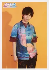 【中古】生写真(男性) 超特急/リョウガ(船津稜雅)/膝上・衣装水色・黒・両手下げ・顔右傾け・背景黄/「超特急 POP UP STORE」GOLDEN EPOCH SPECIAL 生写真 タクヤ PRUDUCE Ver.(渋谷限定)