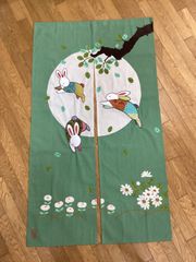 のれん(和柄うさぎ) 新品未使用品　うさぎは別生地を縫い付けています。立体感があります。サイズ　幅約85cm x 丈約150cm