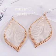 在庫限り 2個白 大ハープチャーム リーフチャーム オフホワイト クリーム色 生成り きなり ゴールドフレーム 刺繍糸 しずく雫 羽根 雪の結晶 葉っぱ花 ボタニカルフラワーパーツ アンティーク風 ハンドメイドパーツ手芸材料 ピアスイヤリング 浴衣 水着 I