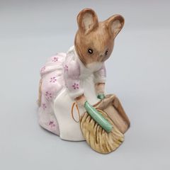 ベスウィック ピーターラビット フィギュリン ハンカマンカ スウィーピング ねずみ ①