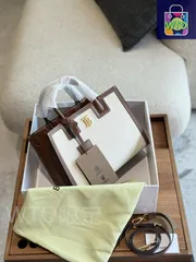 【今日特価】Burberry バーバリー フランシス手提げバッグ 柔らかく上品でイギリス風の風合い