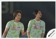 【中古】生写真(ジャニーズ) 関ジャニ∞/丸山隆平・渋谷すばる/ライブフォト・横型・Tシャツ緑水色・目線右/公式生写真