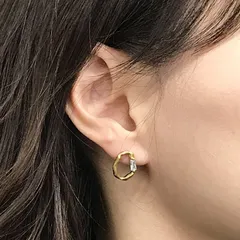 歪みデザイン＆バケットカットの輝き真鍮シルバー925芯ピアス【ete269】