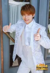 【中古】生写真(ジャニーズ) King ＆ Prince/岸優太/膝上・衣装白・左向き・両手親指立て/「King ＆ Prince First Concert Tour 2018」オリジナルフォト