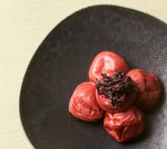 【容器無し】ネコポス発送♪ 完熟しそ梅300g(A級品)×2
