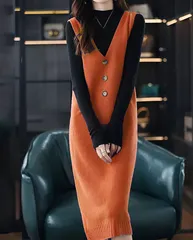 【オレンジ】ニットワンピース ノースリーブ Vネック ボタンデザイン スリム 細見え タイトワンピース ロング丈 重ね着 レイヤード