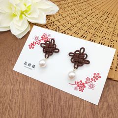 【受注制作】吉祥結びのピアス・イヤリング（焦茶・ダークブラウン） 和風 中華風 チャイナ 中国結び 飾り結び 組紐
