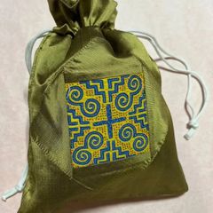少数民族民芸品　巾着ポーチ