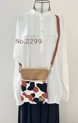 三毛猫柄　薄茶　小さめショルダーバッグ　スマホポーチ　akaneko サコッシュ　猫バッグ