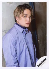 【中古】生写真(ジャニーズ) Sexy Zone/菊池風磨/上半身・衣装紫・右向き・両手下・カメラ目線/「Sexy Zone LIVE TOUR 2019 PAGES」グッズオフショット/公式生写真 