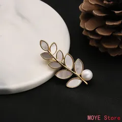 ブローチ アクセサリ 淡水パール 真珠 葉 エレガント プレゼント 入学式 卒業式 誕生日 結婚式