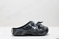【今日特価】Clot x Crocs Classic Clog クロックス レジャービーチ用の穴のあるスリッパ サンダル。
