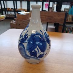 古伊万里　染付牡丹図徳利？