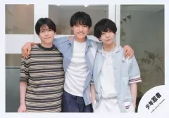 【中古】生写真(ジャニーズ) 少年忍者/北川拓実・織山尚大・鈴木悠仁/横型・上半身/「サマステライブ2023 俺たちがミライだ!!」グッズオフショット/公式生写真