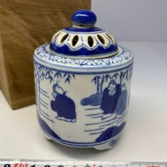 最安値 景徳鎮 黄窯 染付 青花 三脚香炉 唐獅子 牡丹文様 中国美術