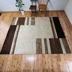夏は涼しく冬は暖かい天然ラグ　無染めのウール　リビング　ラグ　250x195cm　P213