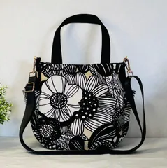 【裁縫ストア・ボヌール】大人かわいい　北欧風　花柄　アートフラワー大柄ベージュ　丸底トートバッグ　サイドポケット付き　ミニポーチ　ショルダーバッグ　ショルダーストラップ付き  ハンドメイド/ №500-635