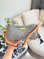 セリーヌ キュイール トリオンフ アンダーアームバッグ Celine] アンダーアームバッグ トリオンフデザイン - 専用