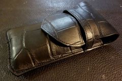 ◆フルレザーフラップド万年筆ケース◆高品質国産本牛革クロコ型押しキップレザー 立体成型 BLACK 5本挿し 太軸対応 日本製 ペンケース 黒