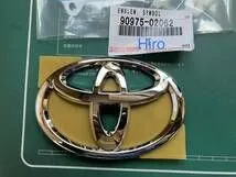 新品 トヨタ GRS210 クラウン　純正　エンブレムのサムネイル