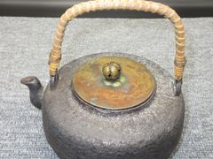 ☆鉄器 龍文堂 鉄瓶 銅蓋 竹巻弦 平型 茶道具 金属工芸 古美術 アンティーク