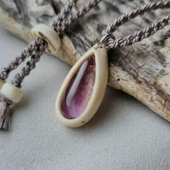 鹿の角 バイカラーアメジストのペンダント