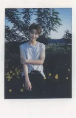 【中古】コレクションカード(男性) ASTRO/MJ/膝上・衣装白・黒・左手右腕・野外/CD「Special Mini Album Rise Up」封入特典ポラロイド・フォトカード