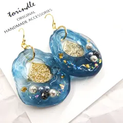 ピアス/イヤリング　エメラルドブルー　揺れる　透明キレイ