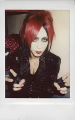 【中古】生写真(男性) グリーウ゛ァ/陽-Haru-/上半身・衣装黒・両手ピース・背景グレー・白/生チェキ