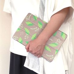 鈴蘭と猫のiPadケース【三折り手帳型プラケースタイプ】