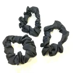 黒のミニサテンシュシュ  kyac