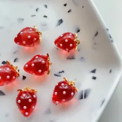 【2個】いちご チャーム 樹脂製 レッド