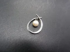 ■美品■ 本真珠 パール約4mm ペンダントトップ ネックレストップ チャーム シルバー系×ホワイト系 DF1446