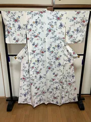 着物 小紋 正絹 切れ端あり 合格品 / 白色系 草花文 橘 たちばな 身丈約158cm 裄丈約65cm 袖幅約48cm 後幅29.5cm 前幅22.5cm TCS着物 W15