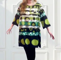 【新品★現品限り】フリーサイズ★幾何学ドット ジオメトリック  チュニック ロングカットソー ★60年代ファッション★レトロポップ★ビッグシルエット ゆったり 大きいサイズ  体型カバー★ モダン 昭和レトロ お出かけ 個性的