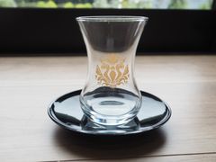 エレガントなデザイン黒のソーサー付トルコチャイグラス