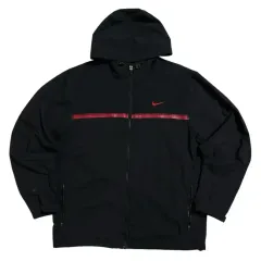 Nike(ナイキ） ドライフィット 黒×赤 防風 ( 110 ）