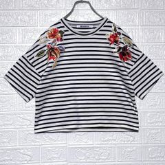 ヘレンチア　5部袖Tシャツ　クロップド　ボーダー　花柄　ワッペン　ホワイト