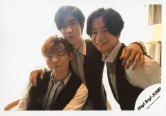 【中古】生写真(ジャニーズ) Hey! Say! JUMP/集合(3人)/横型・上半身・衣装黒・白・肩組み・中島口すぼめ/山田涼介・知念侑李・中島裕翔・薮宏太 海外(台北)オフショット/公式生写真