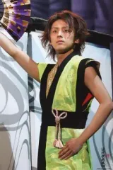 【中古】生写真(ジャニーズ) Kis-My-Ft2/藤ヶ谷太輔/ライブフォト・膝上・衣装緑・黒・左手腰・右手上げ・扇子・2Lサイズ/滝沢演舞城 ’08 命/公式生写真