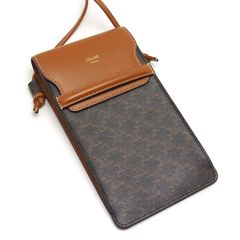 セリーヌ フラップ付きモバイルポーチ トリオンフキャンバス ラムスキン