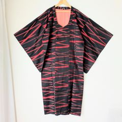 Japanese Haori dress Michiyuki coat Black,Red Geometrical pattern Silk Kimono Jacket 長羽織 羽織 正絹 道行コート 黒 赤 幾何学模様 一点物 大正浪漫 和洋折衷