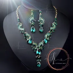 エメラルドマジェスティ・クリスタル ネックレス ピアスジュエリーセット 夜のきらめき 高見え キラキラ ゴージャス コスチュームジュエリー 発表会 カラオケ ショーアクセサリー