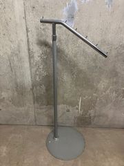 中古 什器 中古什器 傾斜ハンガー   什器　陳列　フック　売場　販促　スチール　デコ　ストアエキスプレス　POP　看板  什器デポ