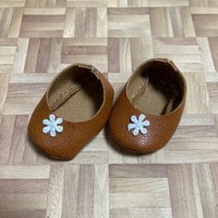 メルちゃんサイズの靴　薄茶色　お花付き