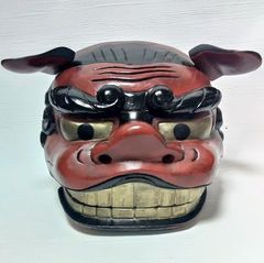 な*み様 時代物 木彫獅子頭 朱漆塗金彩 幅34cm 獅子舞 神楽面 魔除 縁起 木彫獅子頭 朱漆金彩 幅32cm 獅子舞 神楽面 魔除 縁起物 被るマント
