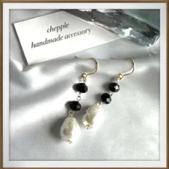 No.947 雫型コットンパールと多面ガラスビーズのピアス　ハンドメイドイヤリング　コットンパールピアス